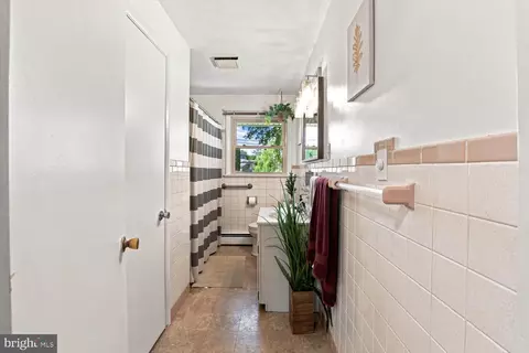 Entry Way - 18 Pfautz Ave, Lititz, PA 17543 photo 4 of 4