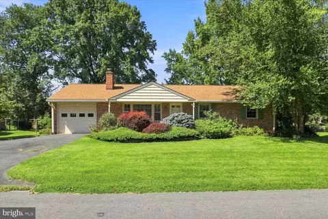 Exterior - 18 Pfautz Ave, Lititz, PA 17543 photo 2 of 12