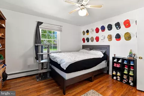 Bedroom - 18 Pfautz Ave, Lititz, PA 17543 photo 3 of 6