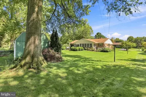 Exterior - 18 Pfautz Ave, Lititz, PA 17543 photo 9 of 12