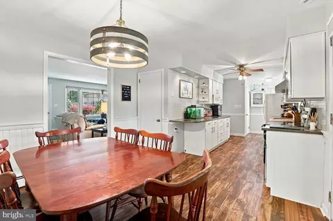 Dining - 18 Pfautz Ave, Lititz, PA 17543 photo 3 of 3
