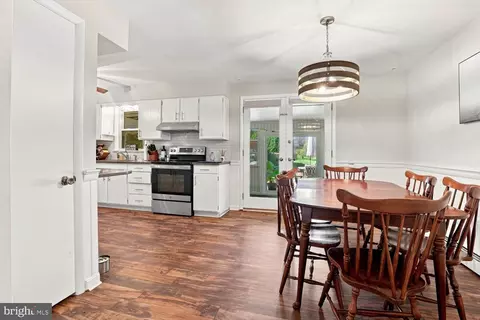 Dining - 18 Pfautz Ave, Lititz, PA 17543 photo 1 of 3