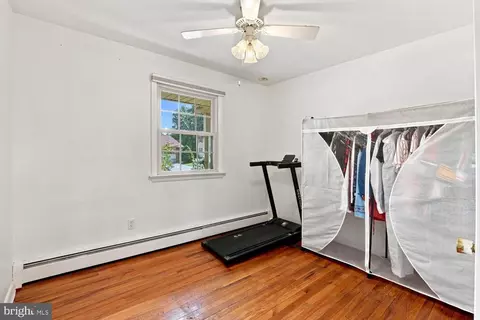 Bedroom - 18 Pfautz Ave, Lititz, PA 17543 photo 1 of 6