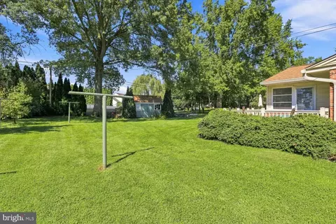 Exterior - 18 Pfautz Ave, Lititz, PA 17543 photo 8 of 12