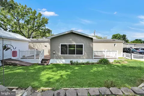 330 Don Dr, New Holland, PA 17557