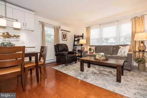 Living - 543 Golden St, Lititz, PA 17543 photo 2 of 4