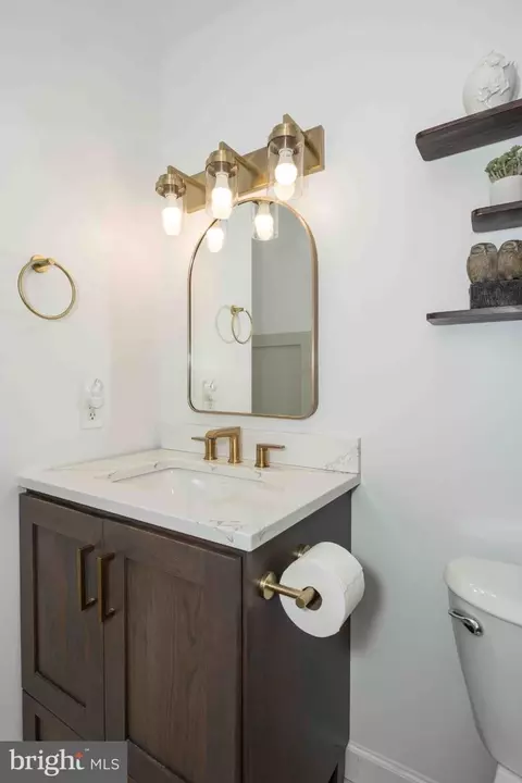 Bath - 543 Golden St, Lititz, PA 17543 photo 4 of 5