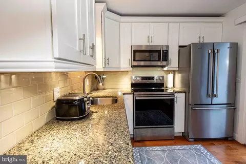 Kitchen - 543 Golden St, Lititz, PA 17543 photo 2 of 2