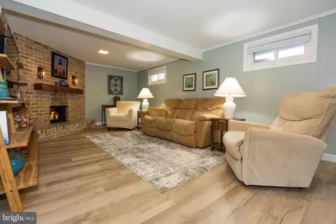 Living - 543 Golden St, Lititz, PA 17543 photo 1 of 4
