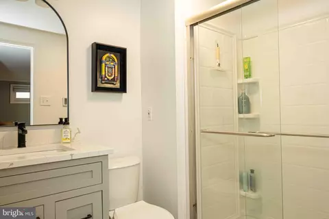 Bath - 543 Golden St, Lititz, PA 17543 photo 1 of 5