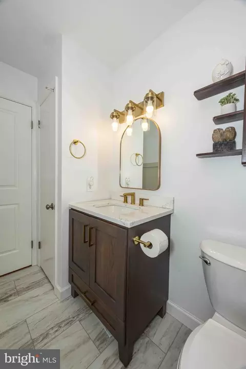 Bath - 543 Golden St, Lititz, PA 17543 photo 5 of 5