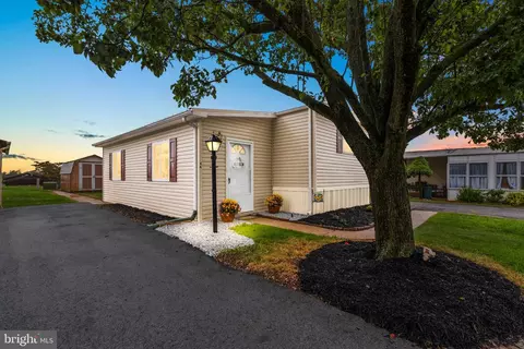 44 Ridgewood Mnr, Manheim, PA 17545