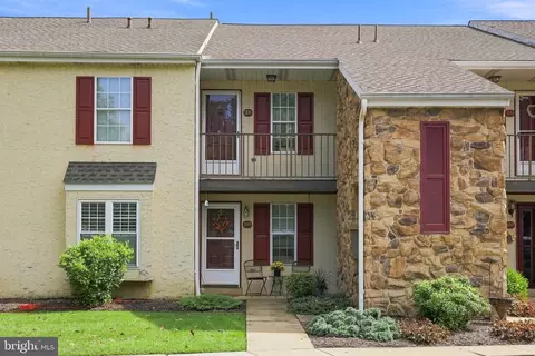 199 Oak Knoll Cir, Millersville, PA 17551