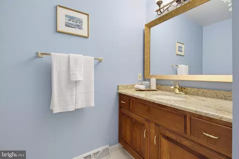 Bath - 20 Wade Dr, Lititz, PA 17543 photo 3 of 3