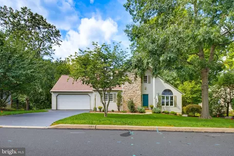 Exterior - 20 Wade Dr, Lititz, PA 17543 photo 5 of 6