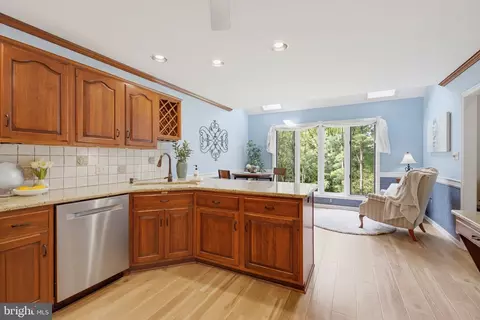 Kitchen - 20 Wade Dr, Lititz, PA 17543 photo 2 of 2