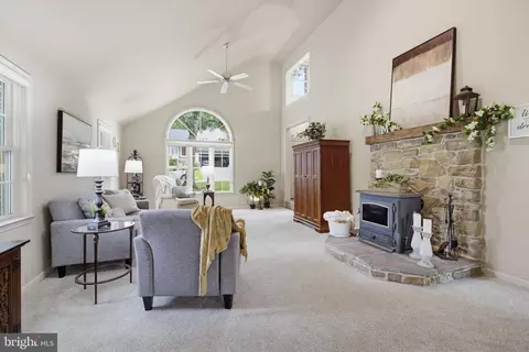 Living - 20 Wade Dr, Lititz, PA 17543 photo 2 of 2