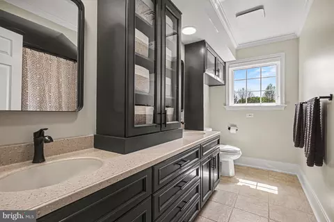 Bath - 671 Bent Creek Dr, Lititz, PA 17543 photo 2 of 5