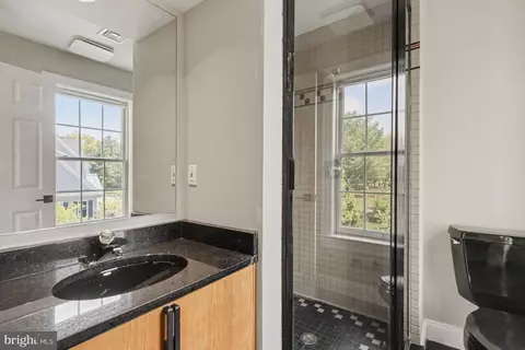 Bath - 671 Bent Creek Dr, Lititz, PA 17543 photo 1 of 5