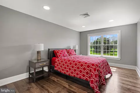 Bedroom - 671 Bent Creek Dr, Lititz, PA 17543 photo 2 of 7