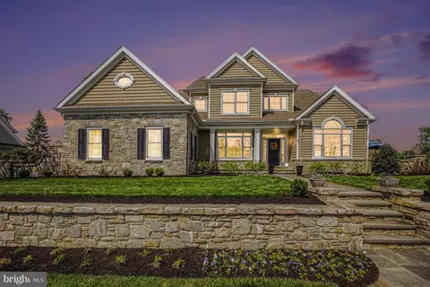 Exterior - 671 Bent Creek Dr, Lititz, PA 17543 photo 2 of 7