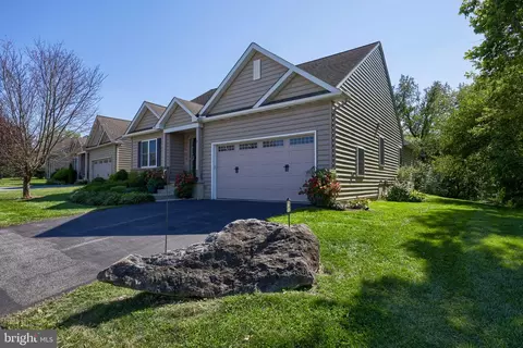 171 Waypoint Dr #229, Lancaster, PA 17603