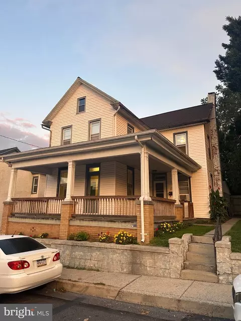 17 Oak St S, Ephrata, PA 17522