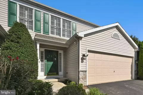 41 Creekside Dr, Millersville, PA 17551