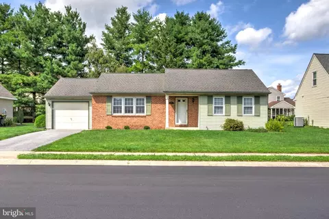 235 W Spruce St, New Holland, PA 17557