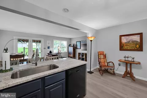 Kitchen - 69 Pebble Creek Dr, Lititz, PA 17543 photo 2 of 3