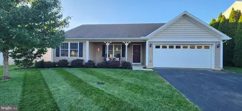 27 Coolidge Dr, Ephrata, PA 17522