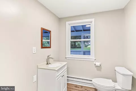 Bath - 30 Buttonwood Dr, Lititz, PA 17543 photo 2 of 2