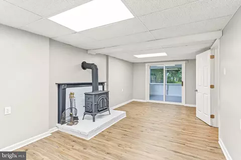 Living - 30 Buttonwood Dr, Lititz, PA 17543 photo 3 of 4