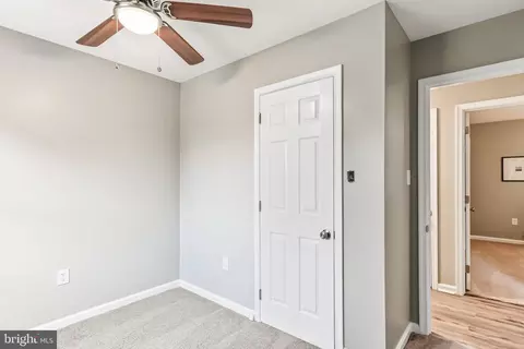 Bedroom - 30 Buttonwood Dr, Lititz, PA 17543 photo 4 of 5