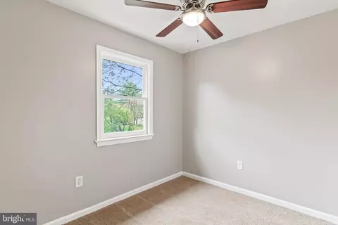 Bedroom - 30 Buttonwood Dr, Lititz, PA 17543 photo 3 of 5