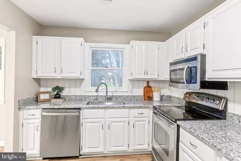 Kitchen - 30 Buttonwood Dr, Lititz, PA 17543 photo 1 of 3