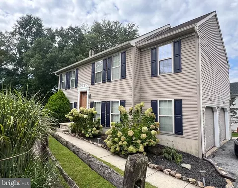 208 S Lime St, Quarryville, PA 17566