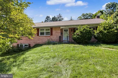 401 Penn View Dr, Millersville, PA 17551