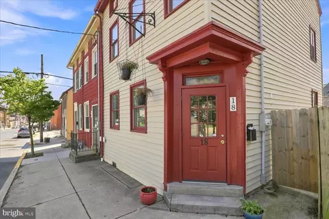 18 S 4th St, Columbia, PA 17512
