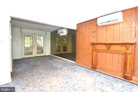 Living - 12 Picnic Woods Cir, Lititz, PA 17543 photo 2 of 2