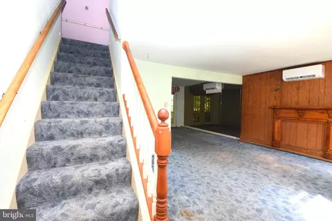 Entry Way - 12 Picnic Woods Cir, Lititz, PA 17543 photo 3 of 4