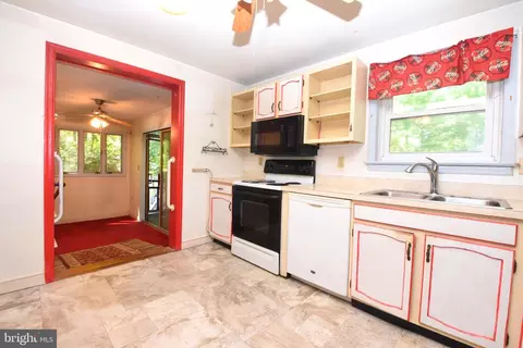 Entry Way - 12 Picnic Woods Cir, Lititz, PA 17543 photo 1 of 4