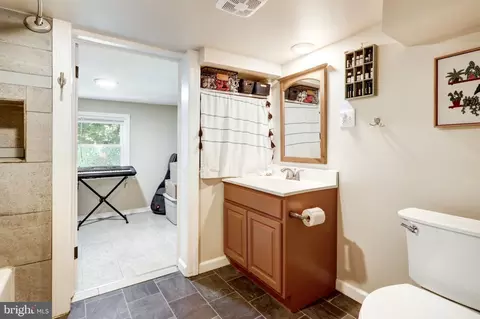 Bath - 829 5th, Lancaster, PA 17603 photo 1 of 3