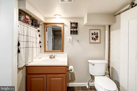 Bath - 829 5th, Lancaster, PA 17603 photo 2 of 3