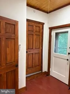 Entry Way - 231 Park Ave, Lititz, PA 17543 photo 4 of 18