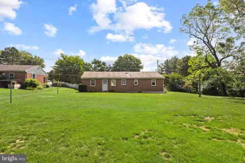 Exterior - 910 Pine Hill Rd, Lititz, PA 17543 photo 3 of 3