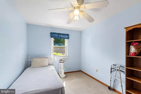 Bedroom - 910 Pine Hill Rd, Lititz, PA 17543 photo 2 of 2