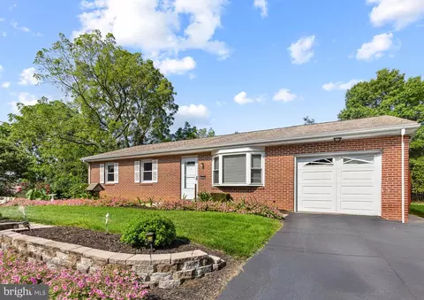 Exterior - 910 Pine Hill Rd, Lititz, PA 17543 photo 2 of 3