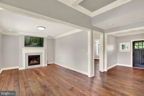 Living - 640 Snyder Rd, Lititz, PA 17543 photo 3 of 7