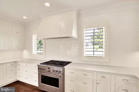 Kitchen - 640 Snyder Rd, Lititz, PA 17543 photo 2 of 4